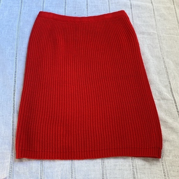 Genesis vintage cherry red midi sweater skirt. - Picture 4 of 10